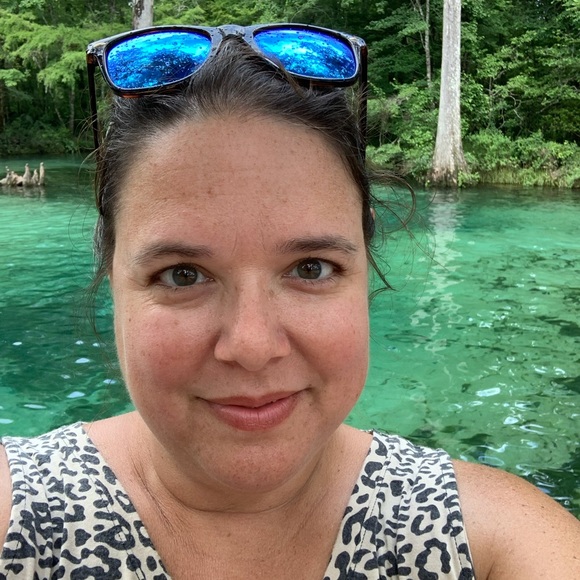 Meet your Posher, Amy - Picture 2 of 2